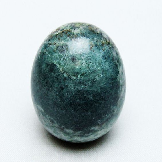 インド翡翠 たまご 置物 [t306-2858]