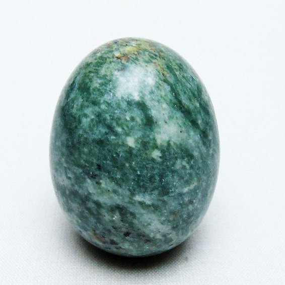 インド翡翠 たまご 置物 [t306-2862]