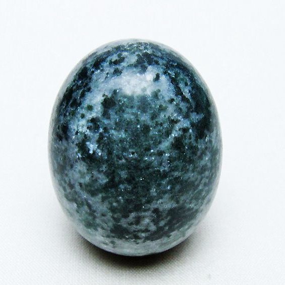 インド翡翠 たまご 置物 [t306-2868]