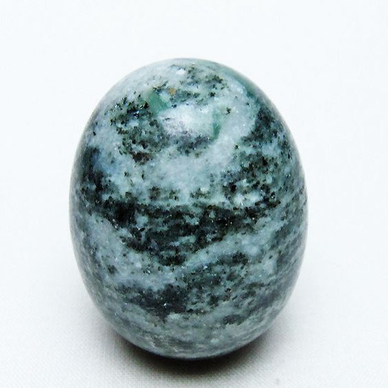 インド翡翠 たまご 置物 [t306-2871]