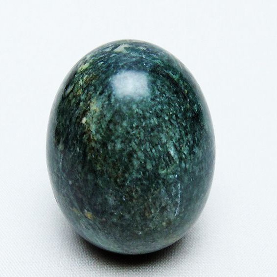 インド翡翠 たまご 置物 [t306-2888]