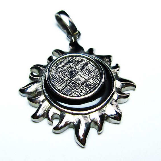 シルバーギベオンメテオライト太陽型ペンダント