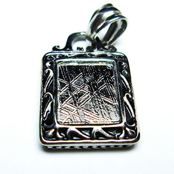 ギベオンメテオライト隕石スクエアペンダント