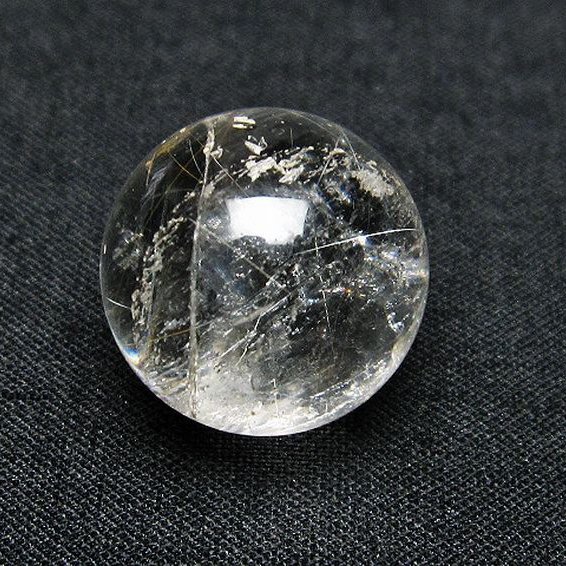 ルチル入り 水晶 丸玉 16mm [T318-4757]