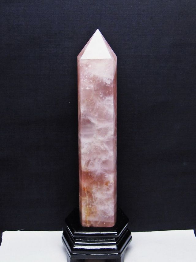 1.1Kg ローズクォーツ 六角柱 [t332-6111]