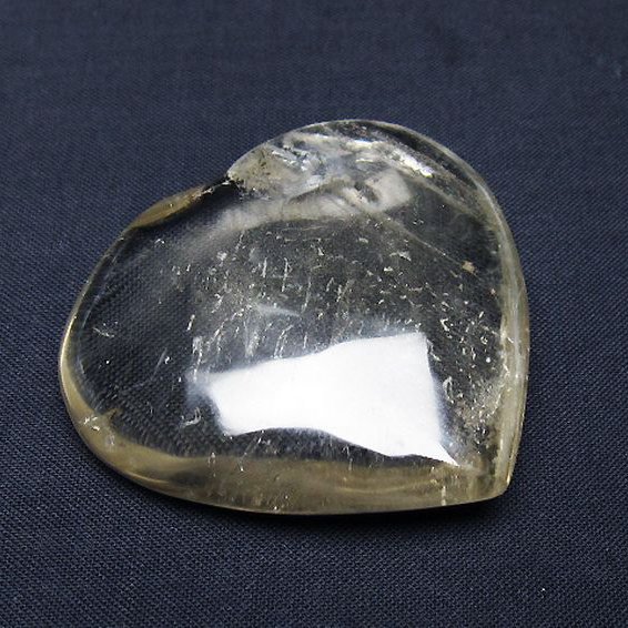 ヒマラヤ水晶ハート 置物 [t387-14305]