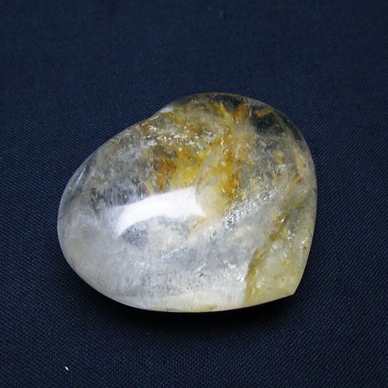 ヒマラヤ水晶ハート 置物 [t387-14368]