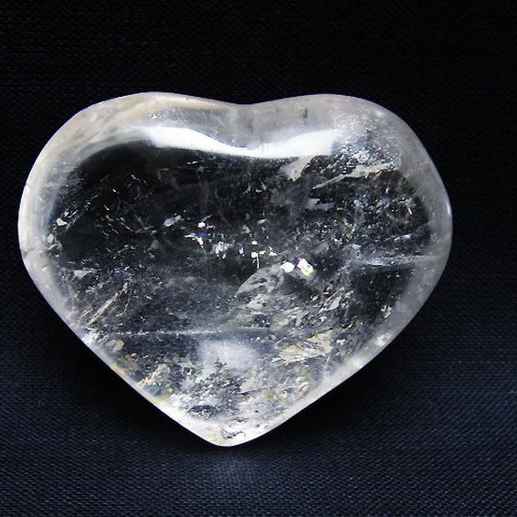 ヒマラヤ水晶ハート 置物 [t387-14449]