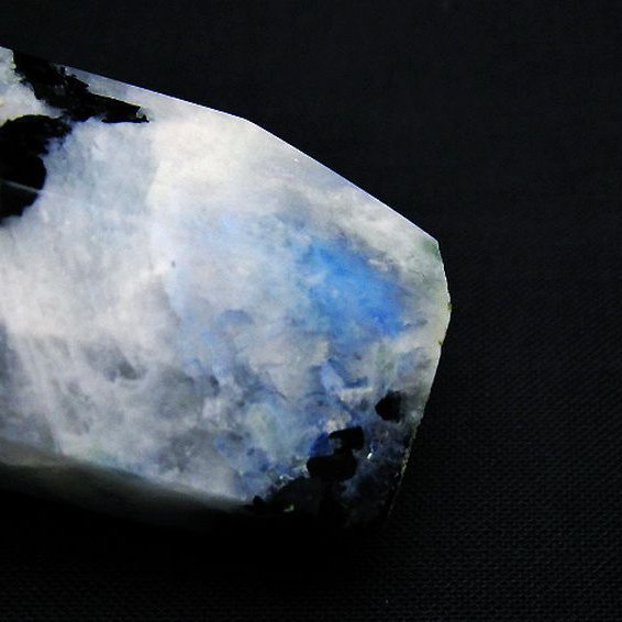 ムーンストーン 六角柱[T401-4347]