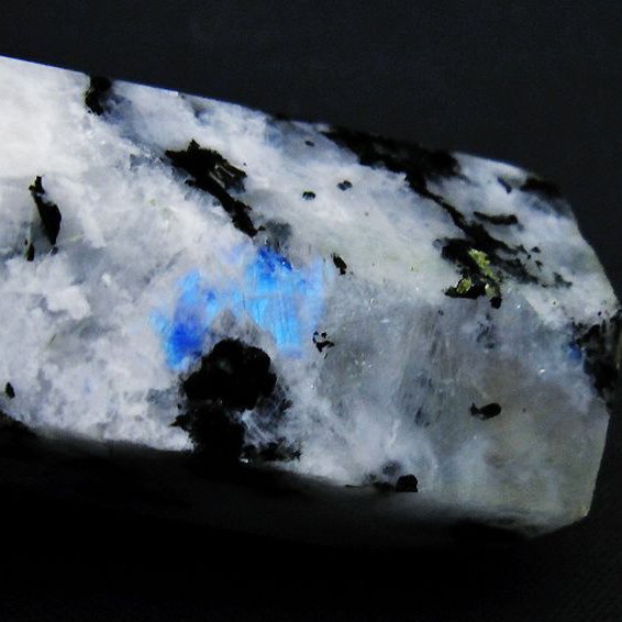 ムーンストーン 六角柱 [t401-4381]