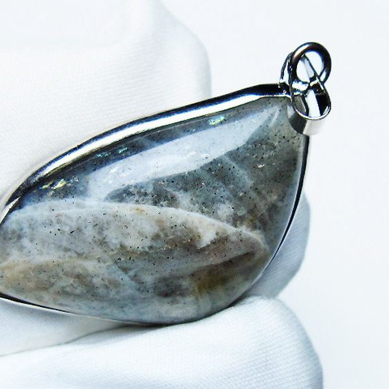 ラブラドライト ペンダント [T413-4182]