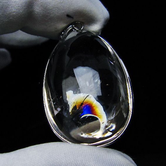 虹入り ライトニング水晶 ペンダント [t436-2696]