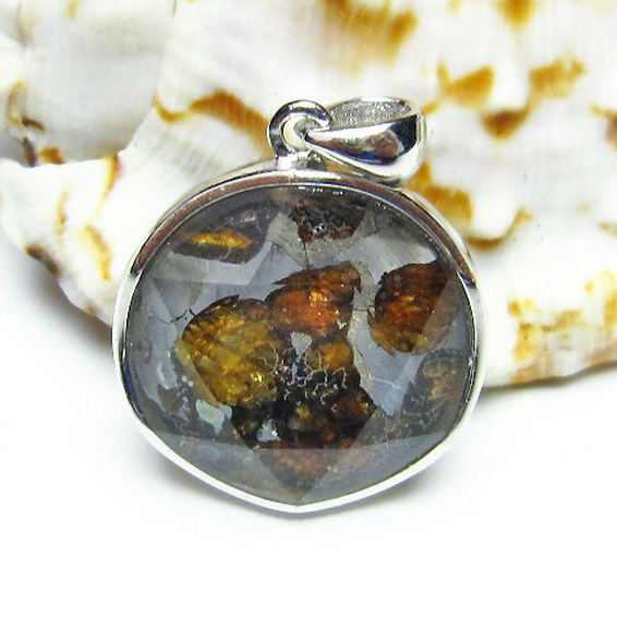 パラサイト隕石 かんらん石 大衛星 ペンダント [T453-2334]