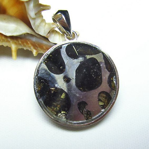 パラサイト隕石 かんらん石 ペンダント [t453-2435]