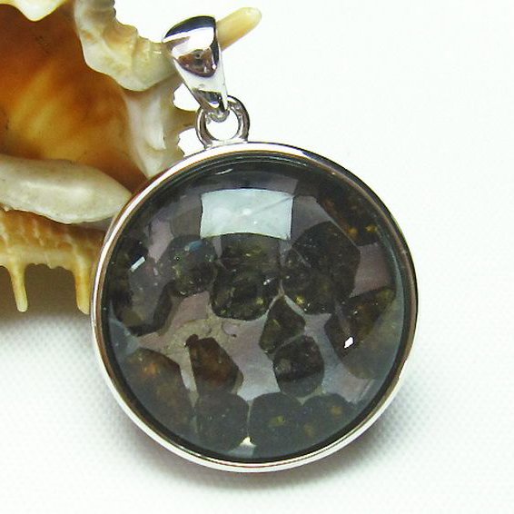 パラサイト隕石 かんらん石 ペンダント [T453-2605]