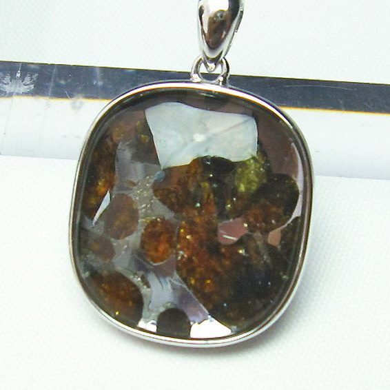 パラサイト隕石 かんらん石 ペンダント [T453-2801]