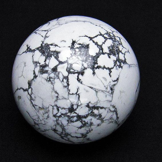 ハウライト【菱苦土石】 丸玉 50mm [t463-1628]