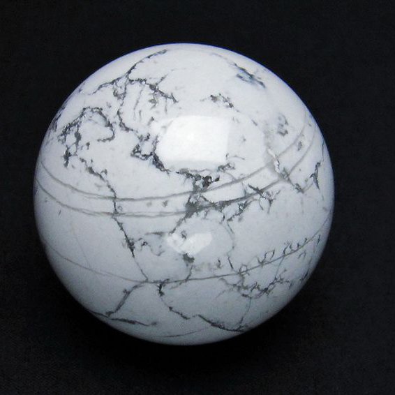 ハウライト【菱苦土石】 丸玉 43mm [t463-1670]
