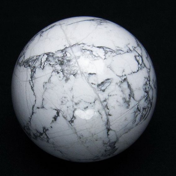 ハウライト【菱苦土石】 丸玉 47mm [t463-1790]