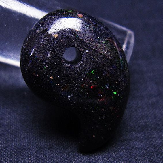 ブラックオパール 勾玉[T468-387]