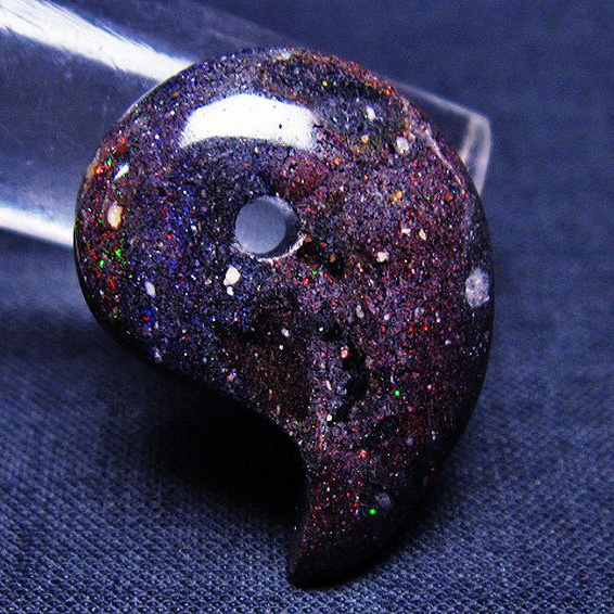 ブラックオパール 勾玉[T468-426]