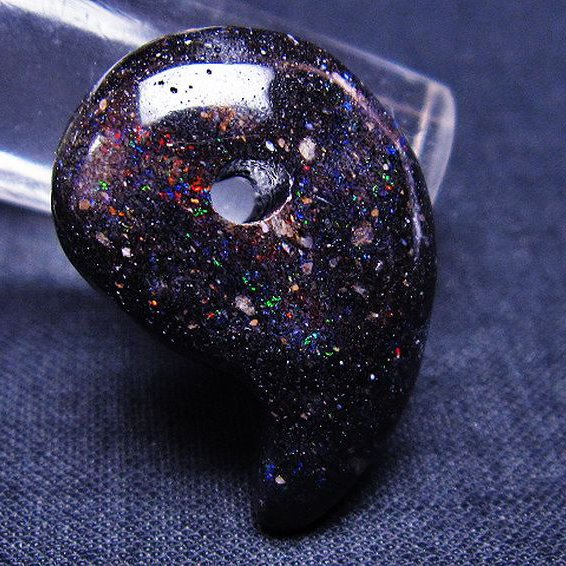 ブラックオパール 勾玉[T468-447]