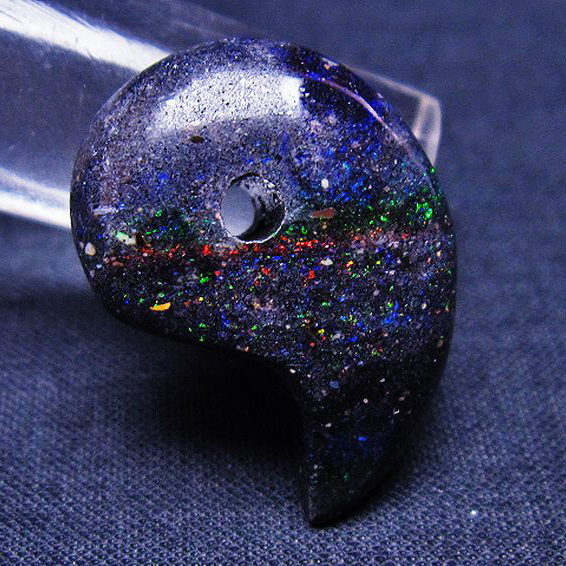 ブラックオパール 勾玉[T468-460]