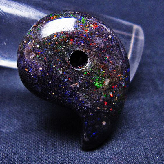 ブラックオパール 勾玉[T468-486]