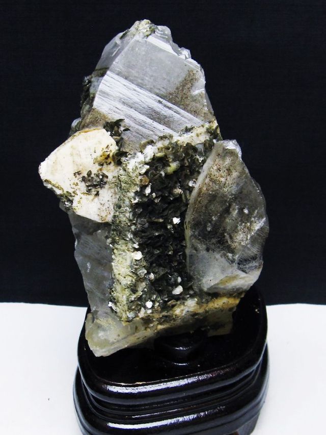 1.3Kg 雲母入り ヒマラヤ水晶 原石 [t501-4244]