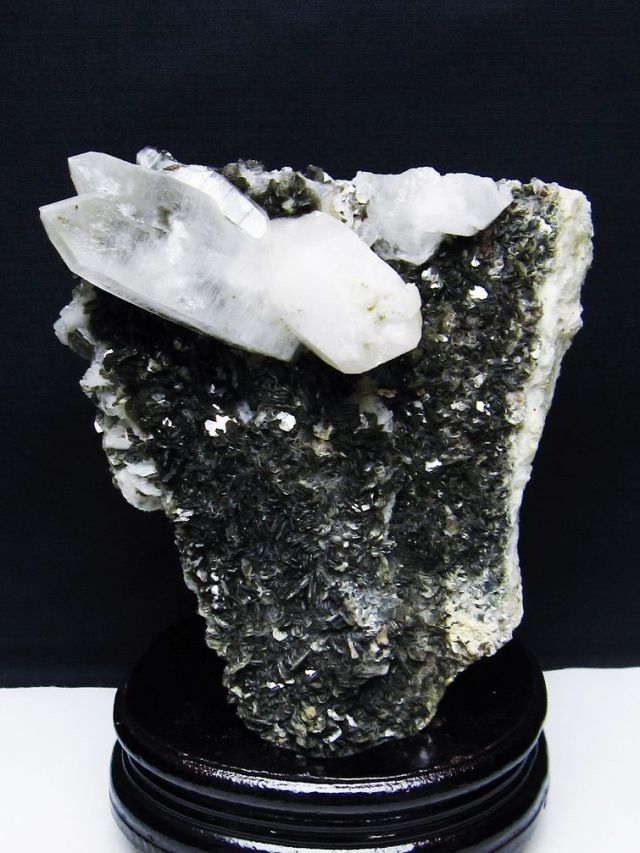 1.3Kg 雲母入り ヒマラヤ水晶 原石 [t501-4275]