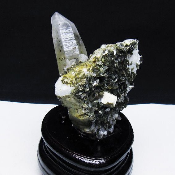 雲母入り ヒマラヤ水晶 原石 [t501-4287]