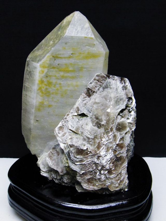 1.3Kg 雲母入り ヒマラヤ水晶 原石 [t501-4295]