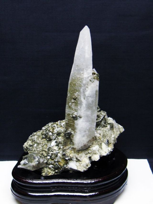 1.3Kg 雲母入り ヒマラヤ水晶 原石 [t501-4313]