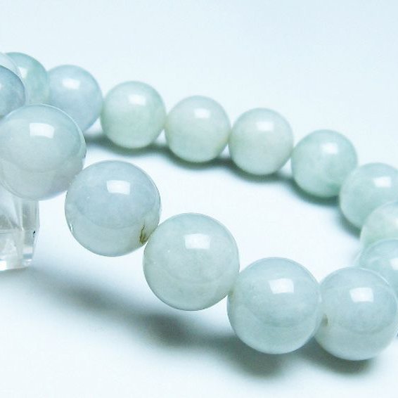 希少、最高級品、綺麗色)糸魚川翡翠ブレスレット、13mm 市場価格28万円！希少 ☆超綺麗見惚れるほど美しい！！！純天然