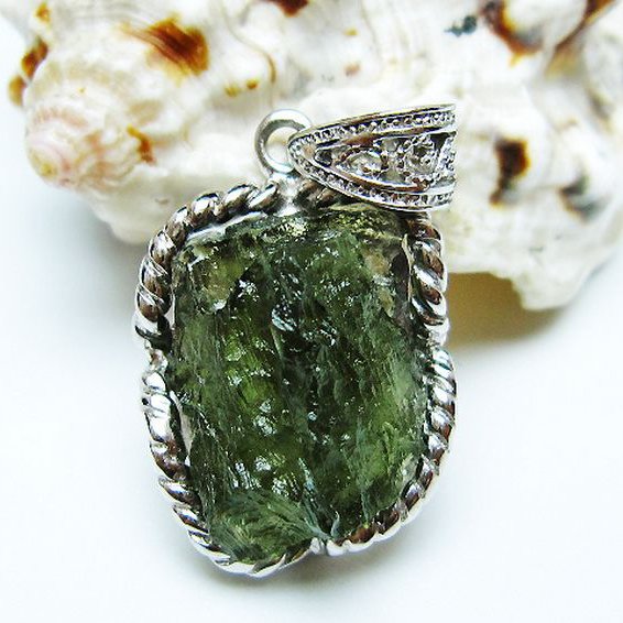 モルダバイト ペンダント [t525-2245]