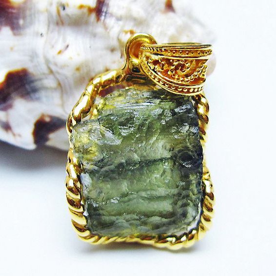 ★ご予約品 ご注文から3ヵ月後の発送予定 ty★ モルダバイト ペンダント [T525-2268]