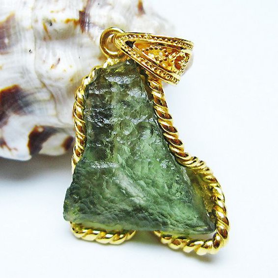 ★ご予約品 ご注文から3ヵ月後の発送予定 ty★ モルダバイト ペンダント [T525-2272]