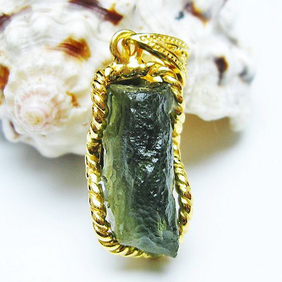 ★ご予約品 ご注文から3ヵ月後の発送予定 ty★ モルダバイト ペンダント [T525-2278]