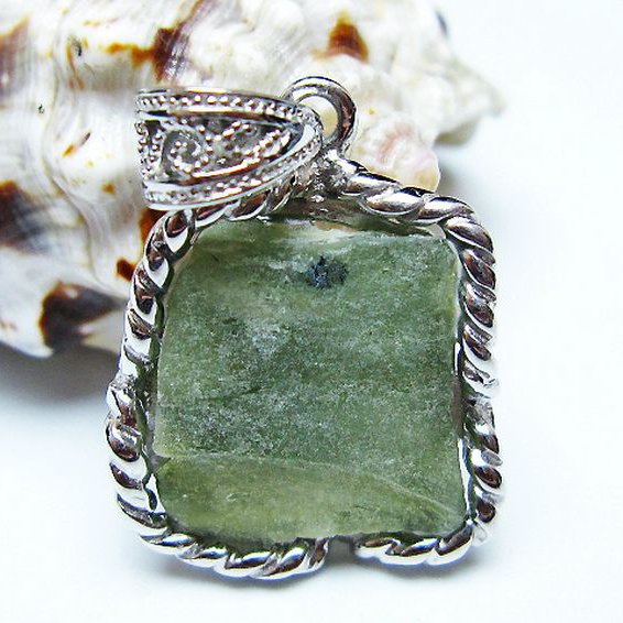 モルダバイト ペンダント [t525-2289]