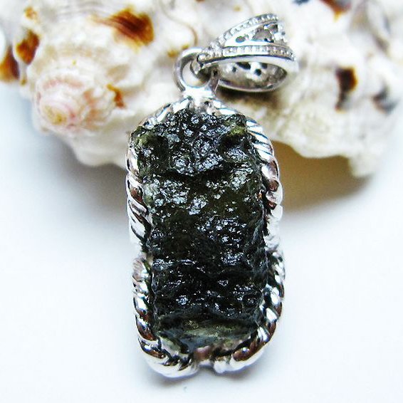 モルダバイト ペンダント [t525-2326]