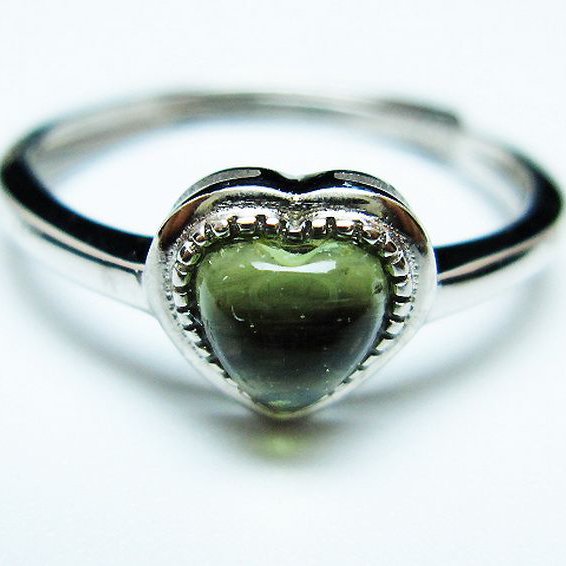 ★ご予約品 ご注文から3ヵ月後の発送予定 ty★ モルダバイト ハート 指輪 (13号)石サイズ約5mm×5mm[T526-1290]