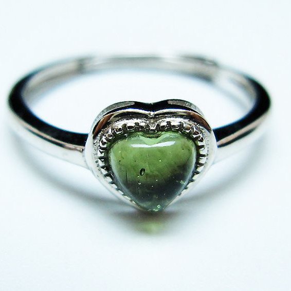 ★ご予約品 ご注文から3ヵ月後の発送予定 ty★ モルダバイト ハート 指輪 (13号)石サイズ約5mm×5mm[T526-1297]