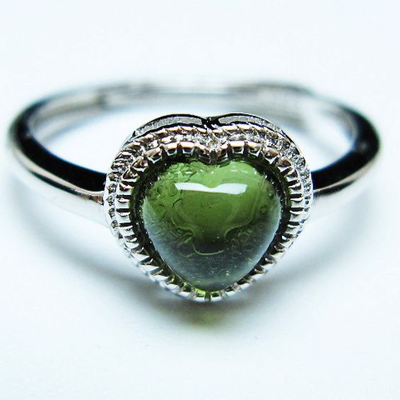 モルダバイトリング 鑑定書付き モルダバイト ハート 指輪 (12号)石サイズ約6mm×6mm[t526-1303]
