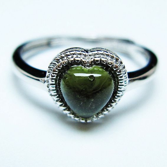 ★ご予約品 ご注文から3ヵ月後の発送予定 ty★ モルダバイト ハート 指輪 (11号)石サイズ約6mm×6mm[T526-1304]