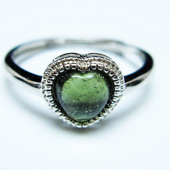 ★ご予約品 ご注文から3ヵ月後の発送予定 ty★ モルダバイト ハート 指輪 (13号)石サイズ約6mm×6mm[T526-1310]