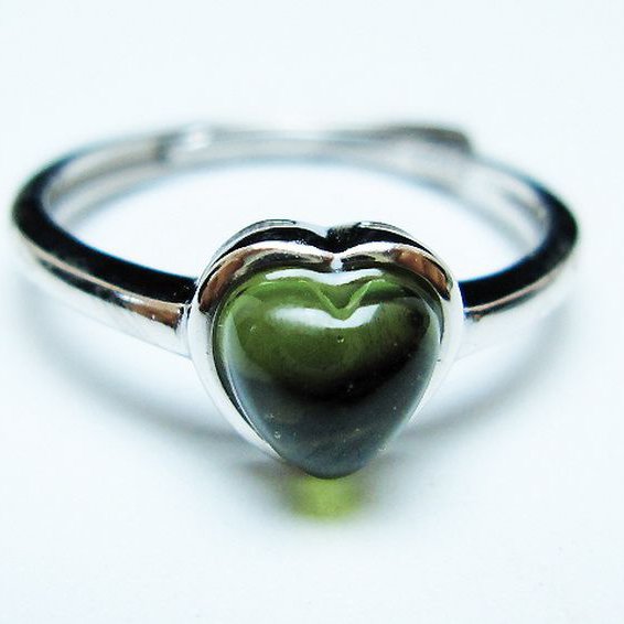 ★ご予約品 ご注文から3ヵ月後の発送予定 ty★ モルダバイト ハート 指輪 (13号)石サイズ約6mm×6mm[T526-1314]