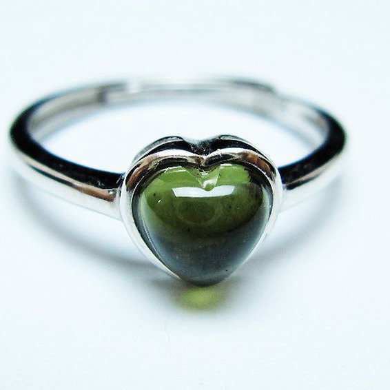 ★ご予約品 ご注文から3ヵ月後の発送予定 ty★ モルダバイト ハート 指輪 (14号)石サイズ約6mm×6mm[T526-1318]