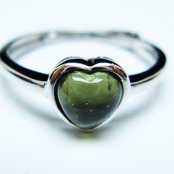 ★ご予約品 ご注文から3ヵ月後の発送予定 ty★ モルダバイト ハート 指輪 (12号)石サイズ約6mm×6mm[T526-1321]