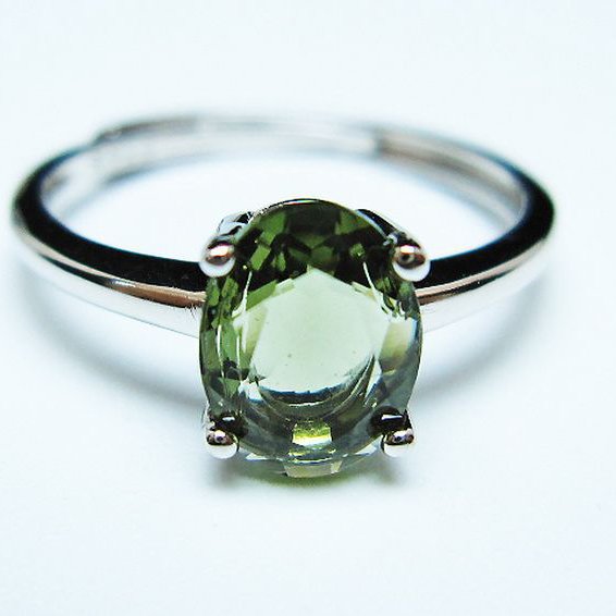 モルダバイト 指輪 (13号)石サイズ約8mm×6mm[t526-1325]