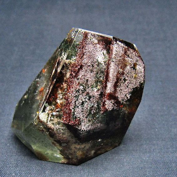 グリーンファントム 原石 [t577-4911]